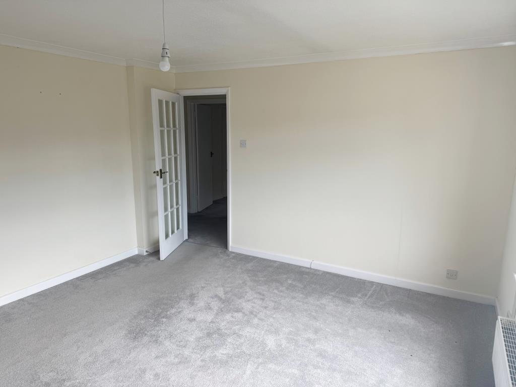 Lot: 129 - TWO-BEDROOM FLAT WITH GARAGE AND GARDEN - One of the Two Bedrooms
